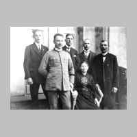 022-0447 Von links Fritz, Karl, Otto, Walter und Hermann Till, im Sessel Therese Till.jpg